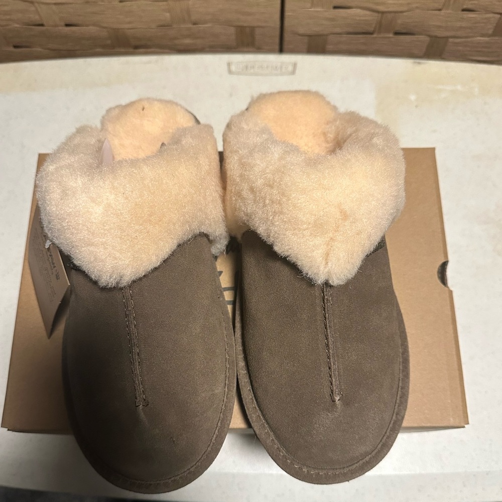 New BearPaw Loketta Slipper